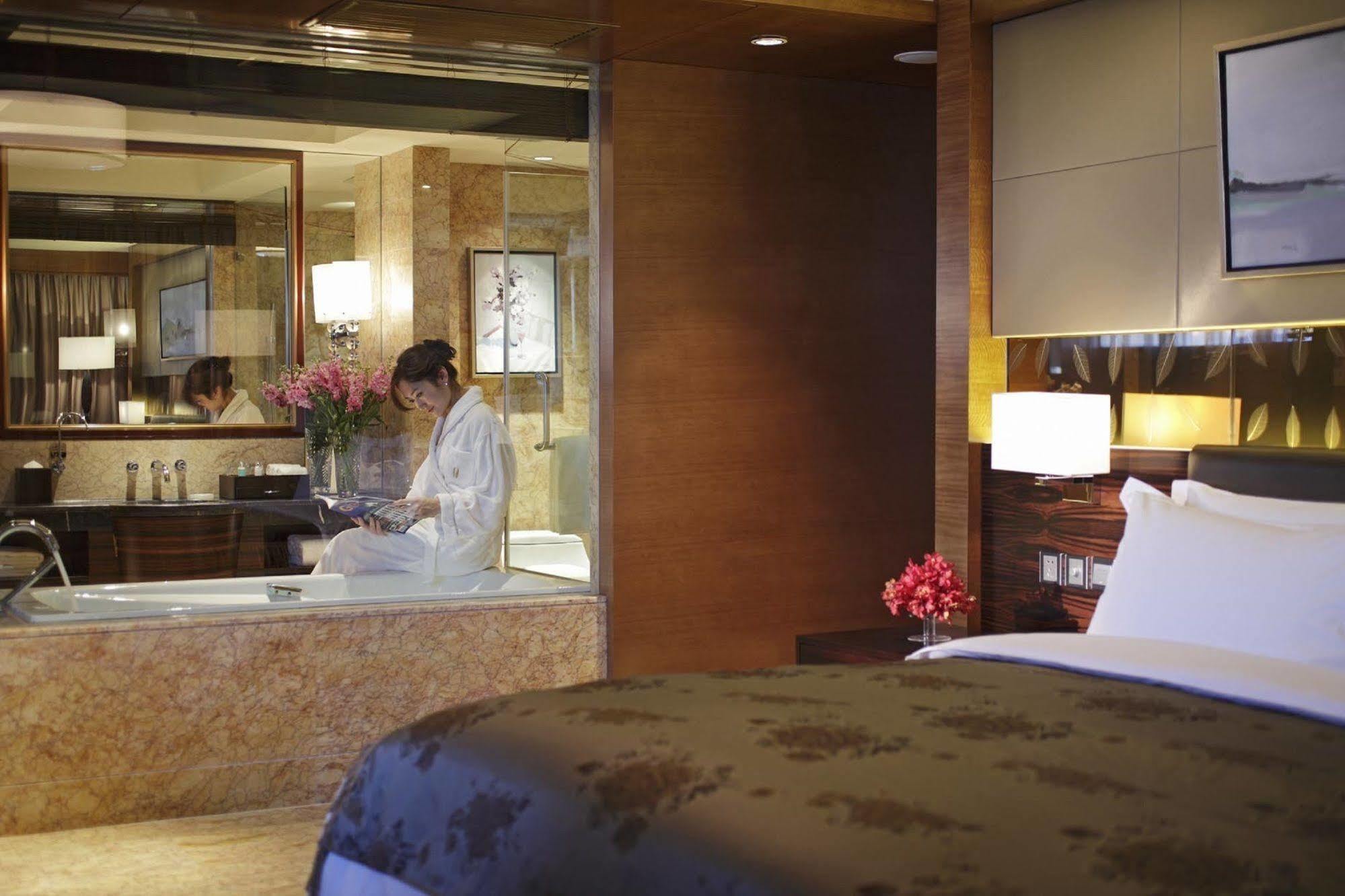 Lake View Hotel Beijing Exterior photo